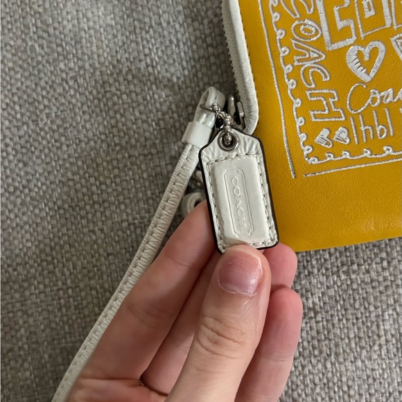 Coach Poppy Wristlet Yellow - Picture 3 of 4